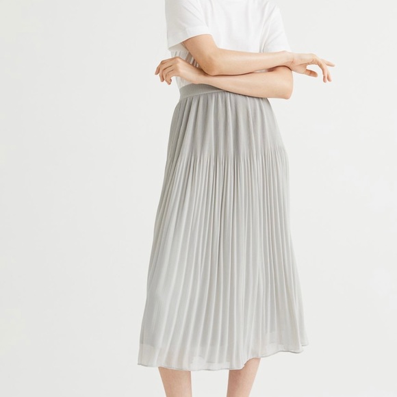 brand new H&M PLEATED SKIRT - Picture 3 of 3